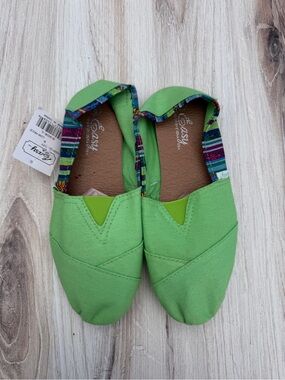 Easy USA Green Slip-On Canvas Shoes